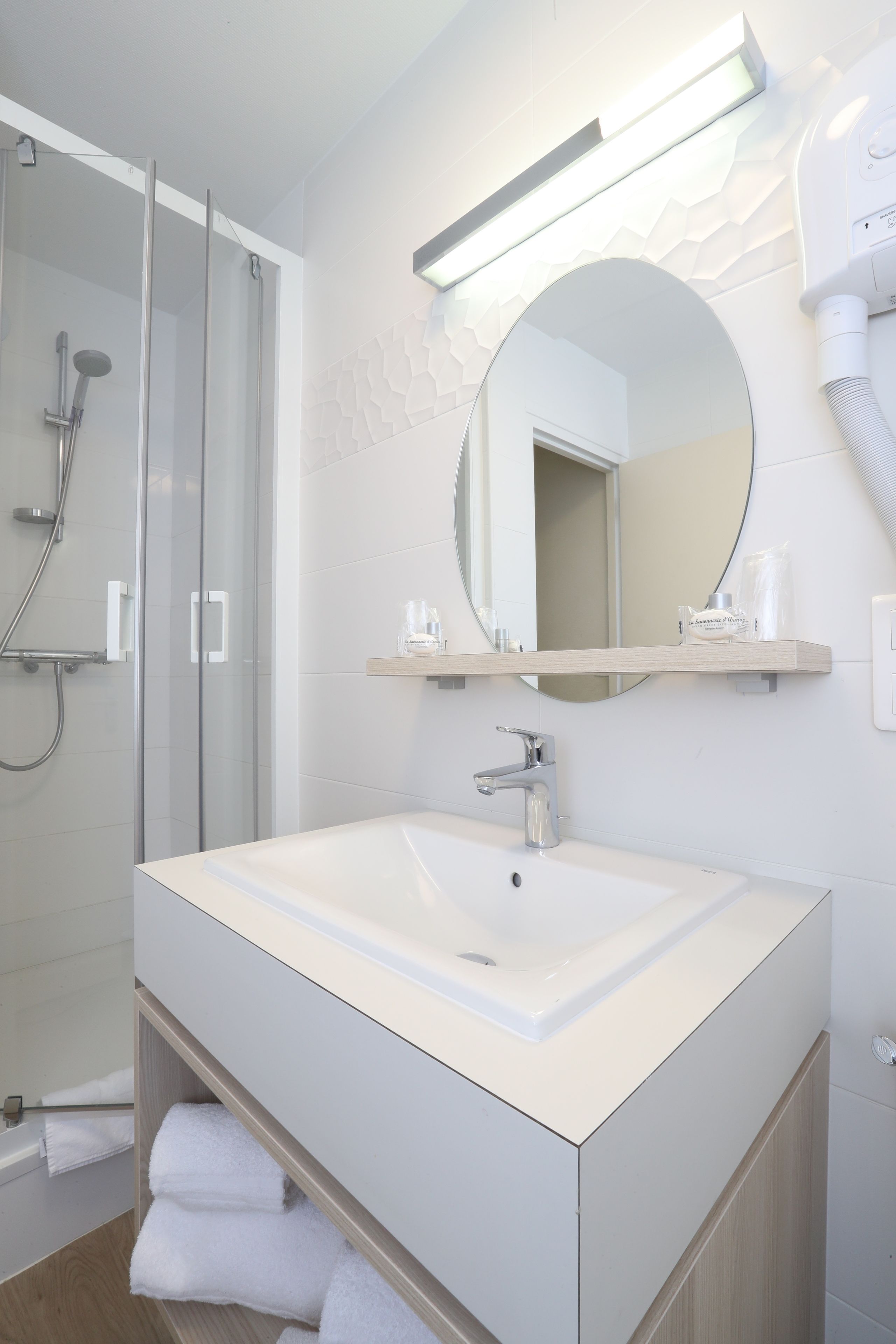 quadruple room, sea view | bathroom | towels