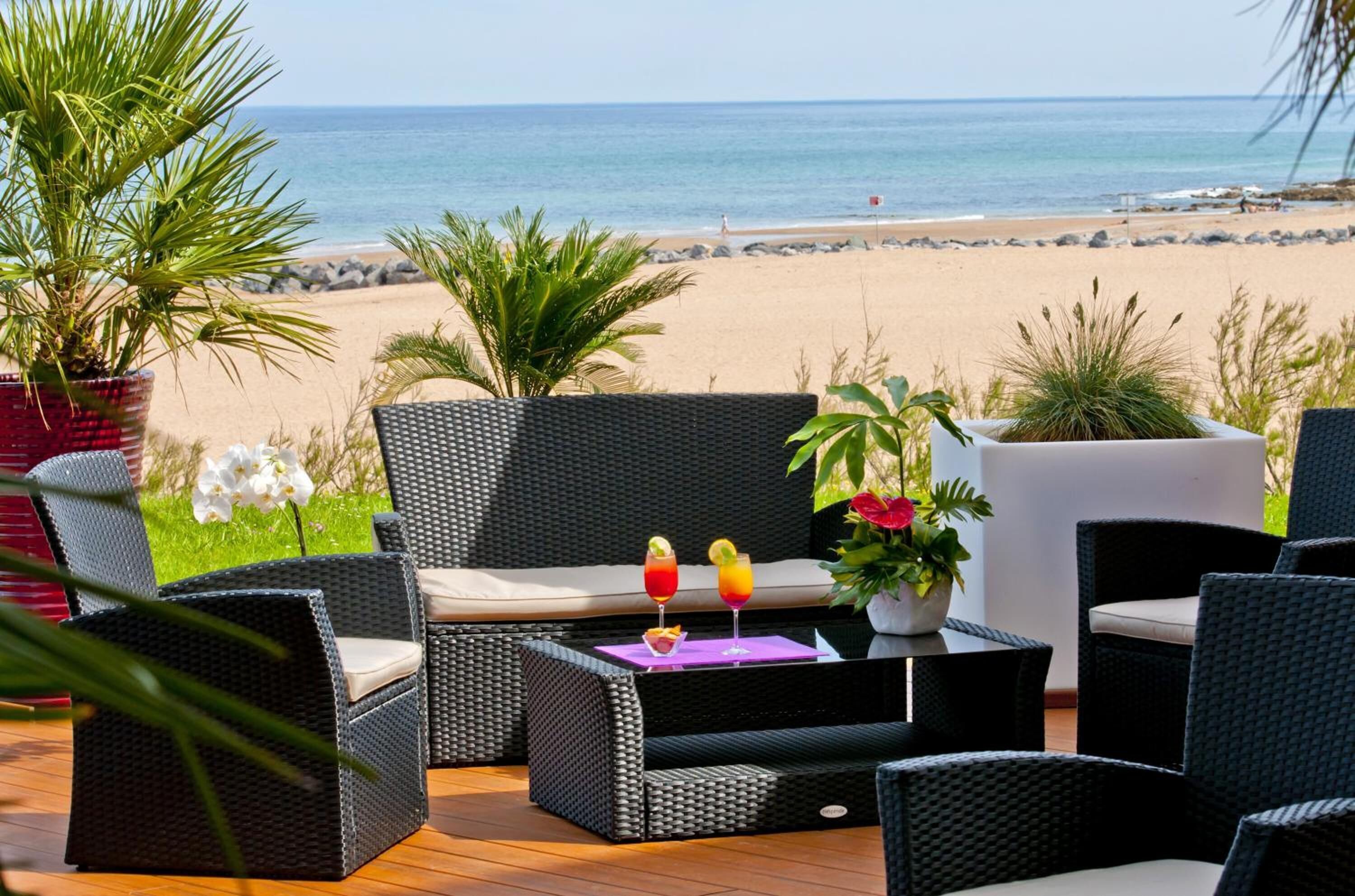 Se sirven desayunos, almuerzos y cenas (con vistas al mar) 