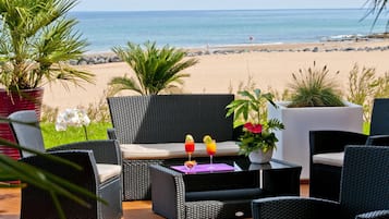 Se sirven desayunos, almuerzos y cenas (con vistas al mar)