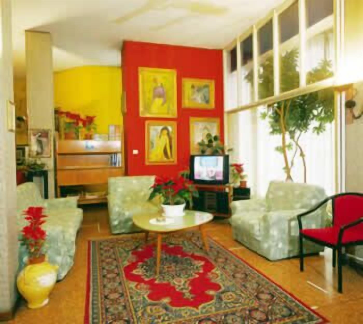 Lobby-lounge