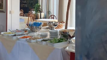 Café da manhã, almoço e jantar