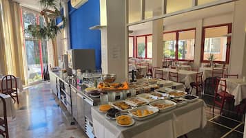 Aperto a colazione, pranzo e cena