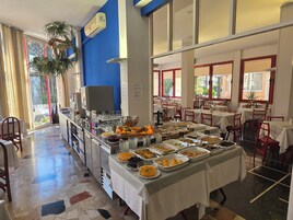 Aperto a colazione, pranzo e cena