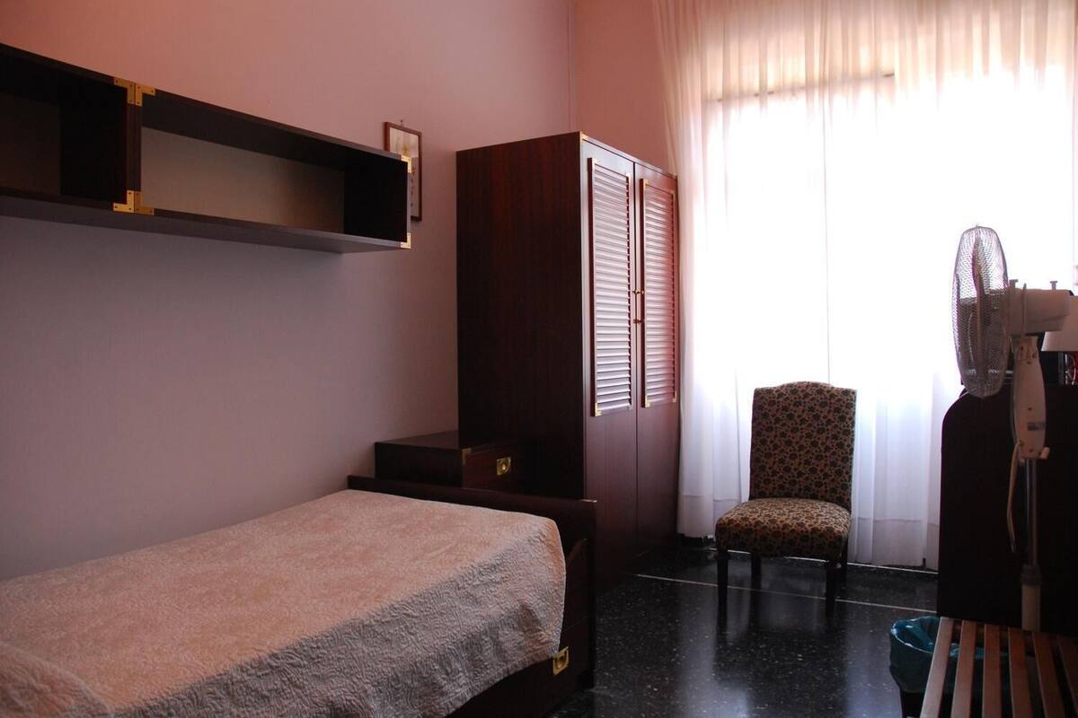 Single Room | In-room safe, desk, free WiFi, bed sheets