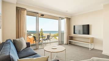 One Bedroom Executive (1 King Bed or 2 Single Beds) | In-room safe, desk, laptop workspace, blackout curtains