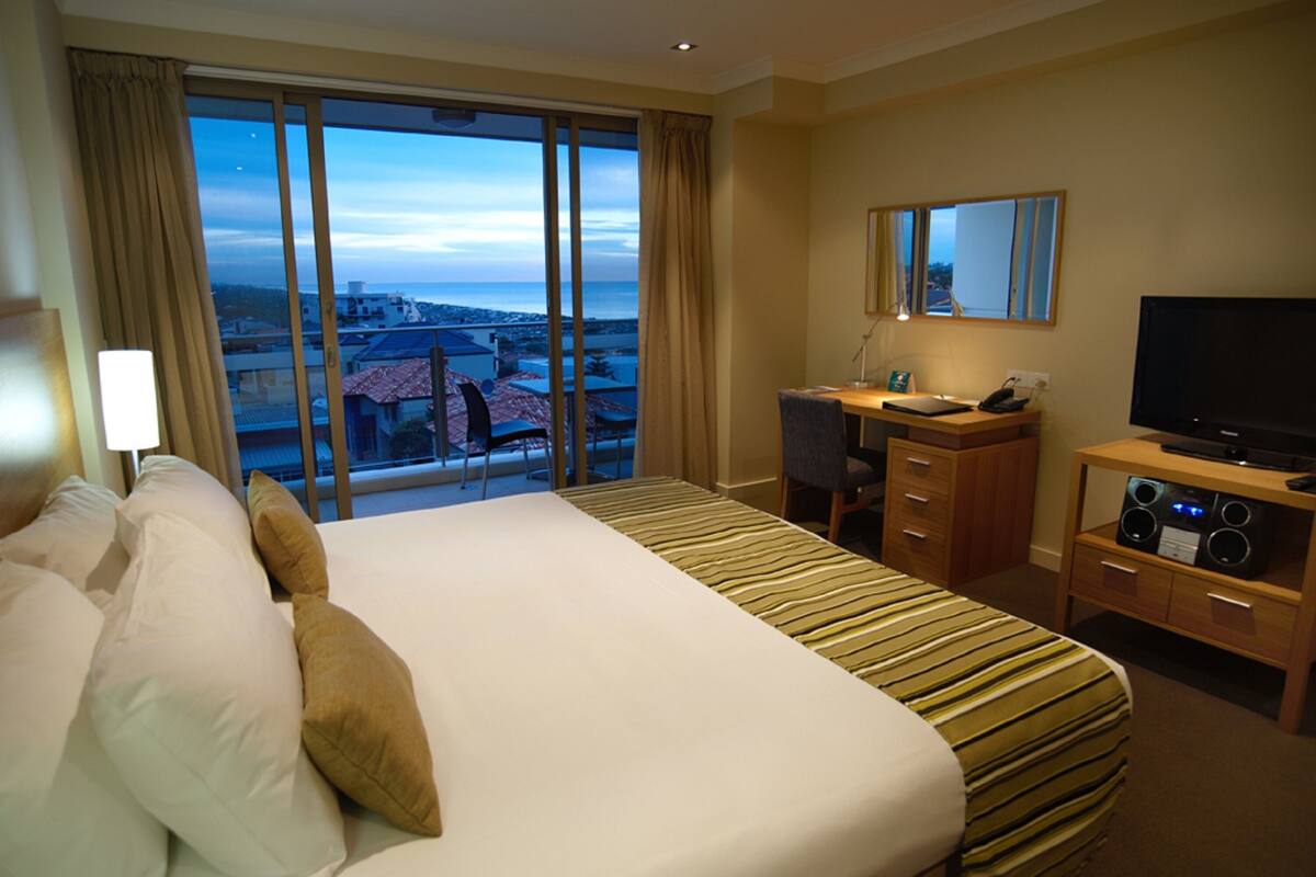 1 bedroom, in-room safe, desk, laptop workspace