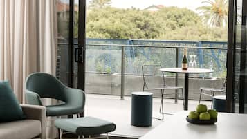 Apartamento luxo (1 King Bed or 2 Single Beds) | Vista da sacada