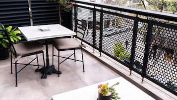 Premium bedding, down duvets, minibar, in-room safe