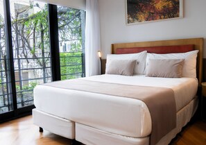 Standard-Doppelzimmer | Hochwertige Bettwaren, Daunenbettdecken, Minibar, Zimmersafe