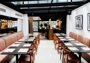 Tägliches inbegriffenes Frühstücksbuffet