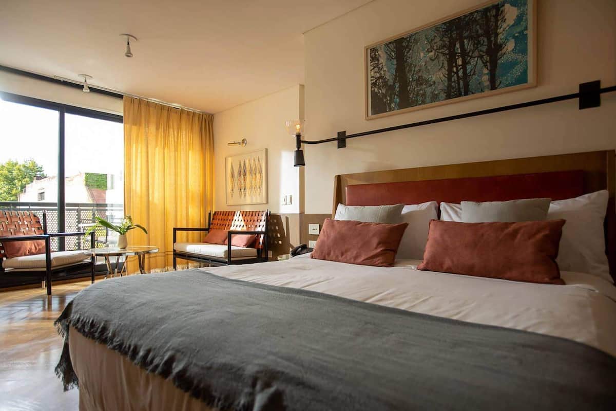 Premium bedding, down duvets, minibar, in-room safe