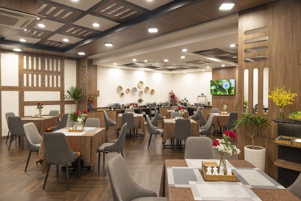 Café da manhã, almoço e jantar