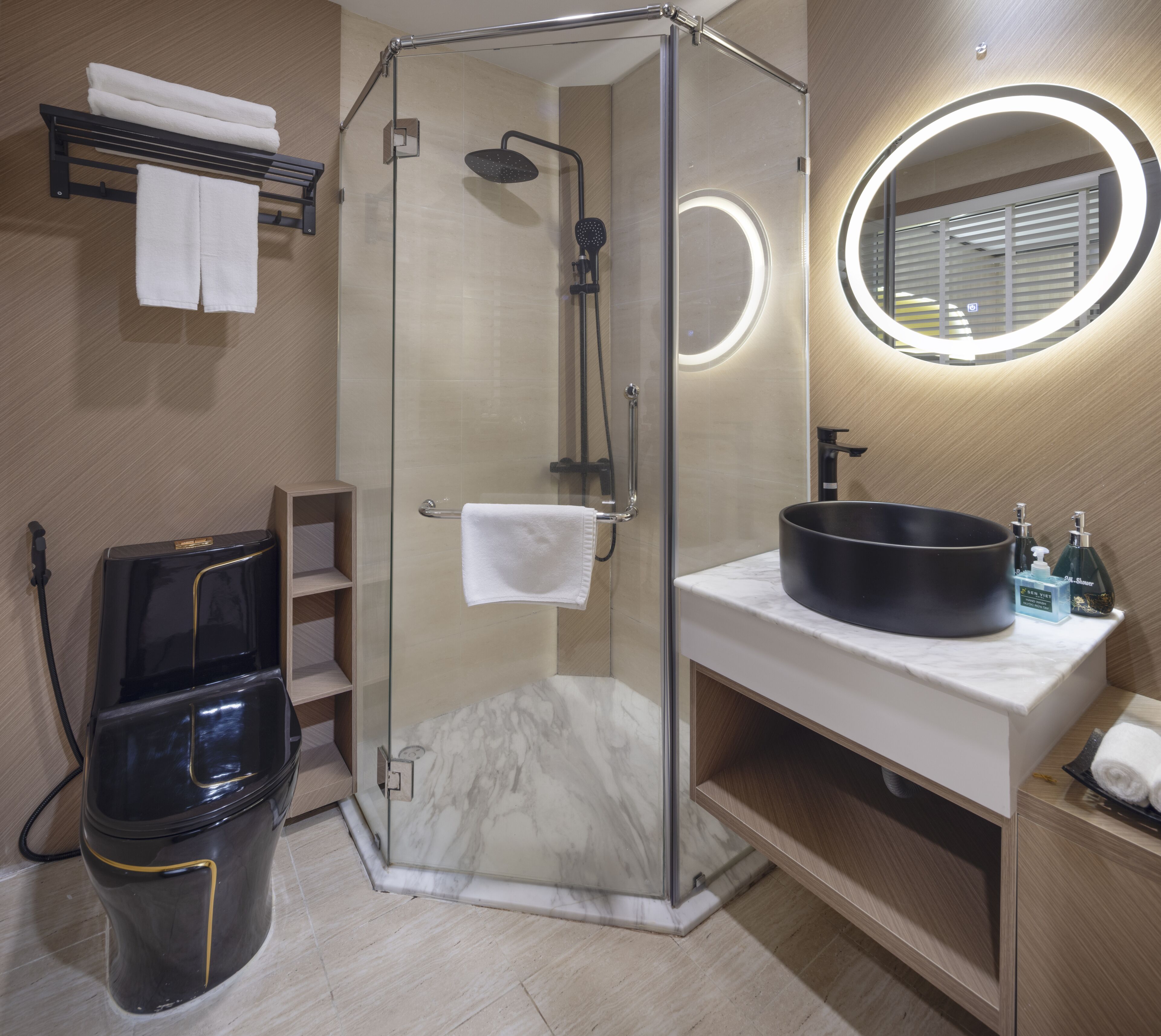 luxury room, 1 queen bed, city view | bathroom | free toiletries, hair dryer, slippers, towels