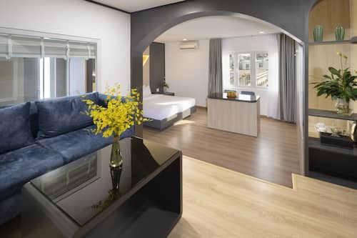 Suite | Minibar, in-room safe, desk, soundproofing