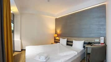 1 bedroom, premium bedding, in-room safe, desk