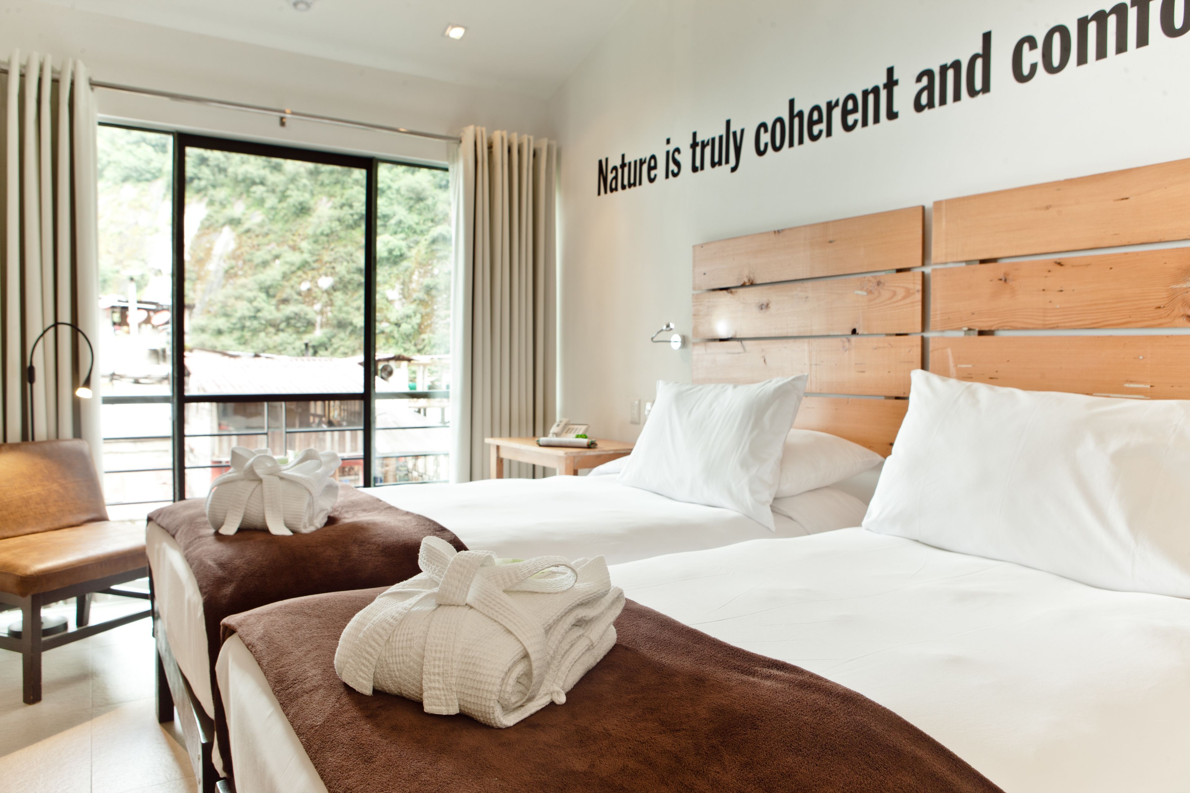 minibar, in-room safe, free wifi, bed sheets