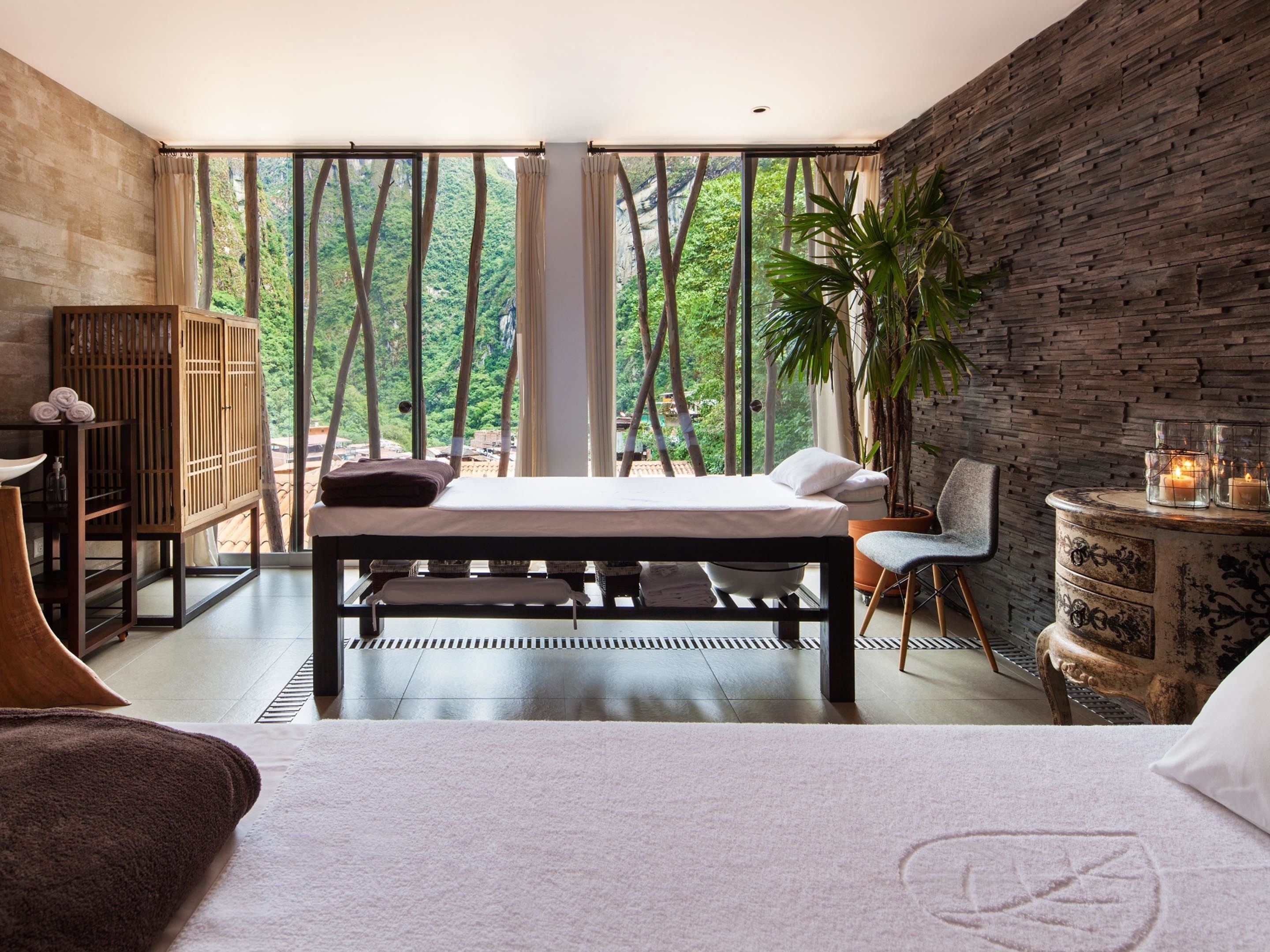 Sauna, tina de hidromasaje y masajes de tejido profundo 