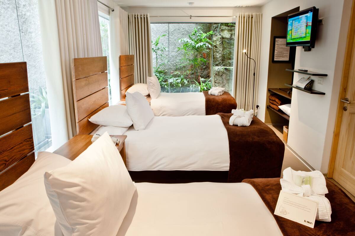 minibar, in-room safe, free wifi, bed sheets