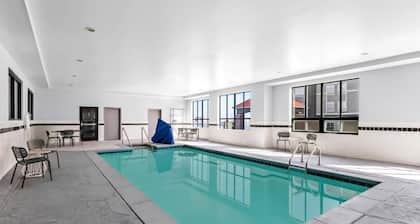 Spark by Hilton Shawnee