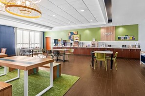 Free daily continental breakfast - Spark by Hilton Shawnee (Shawnee)