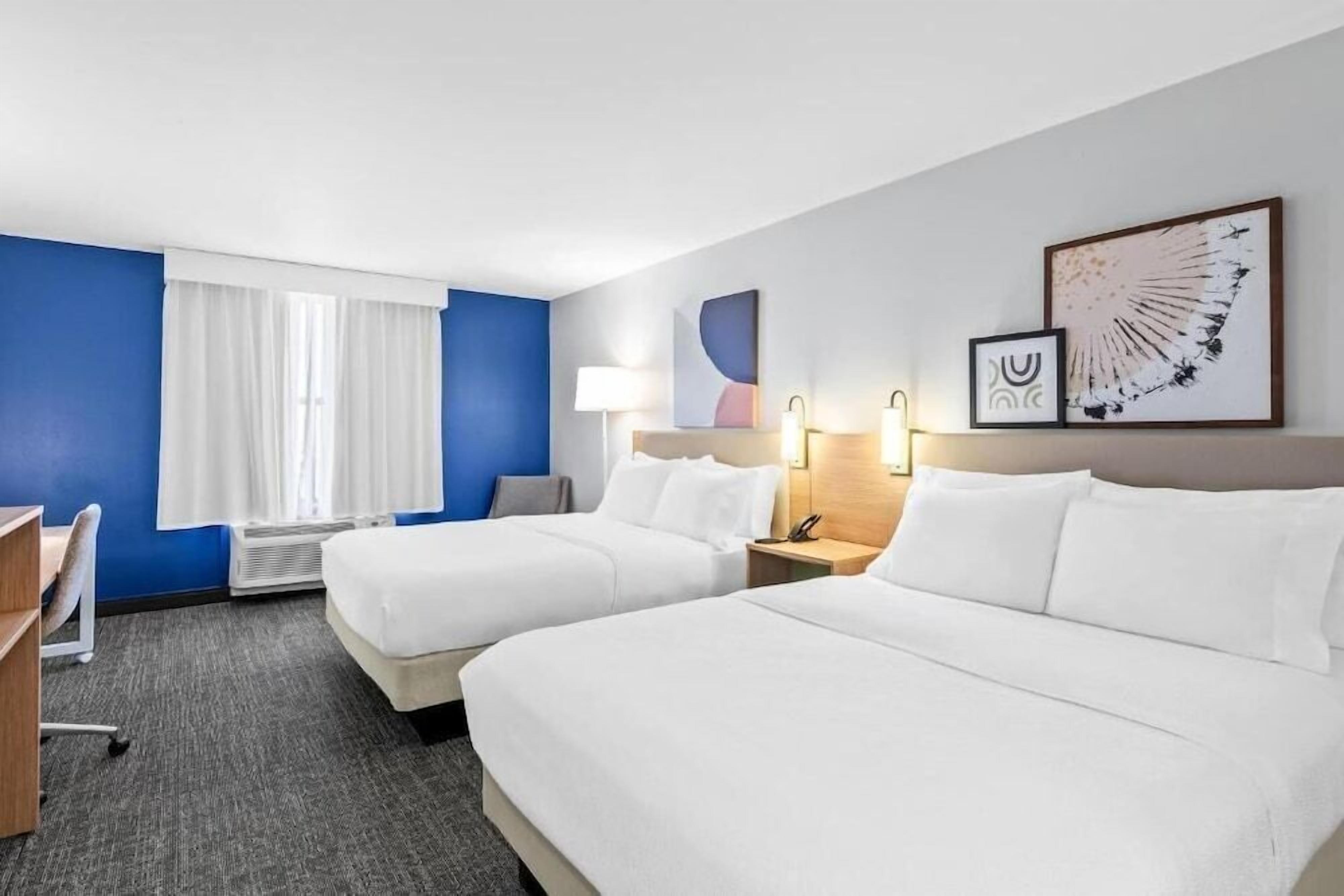 Desk, laptop workspace, iron/ironing board, free WiFi