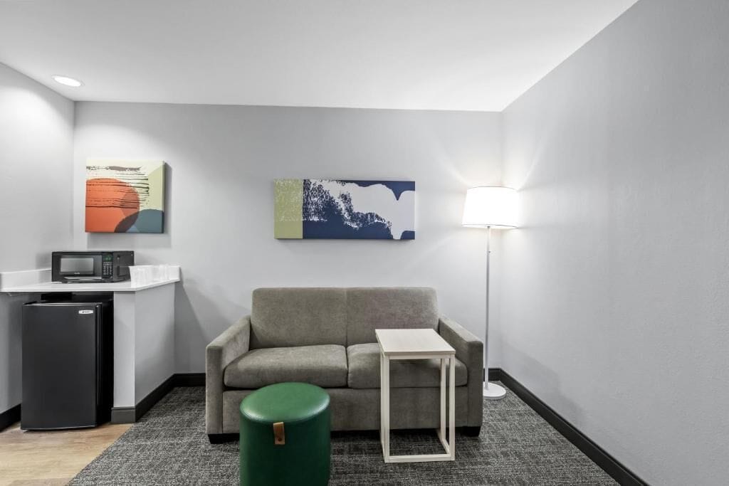 Room, 1 King Bed with Sofa bed | Desk, laptop workspace, iron/ironing board, free WiFi