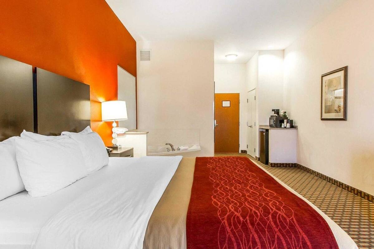 standard room, 2 queen beds, non smoking | desk, iron/ironing board, rollaway beds, free wifi