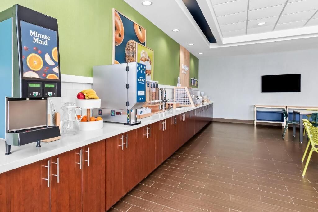 Free daily continental breakfast