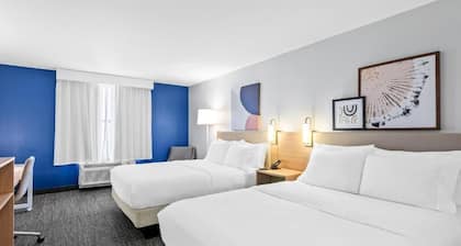 Spark by Hilton Shawnee