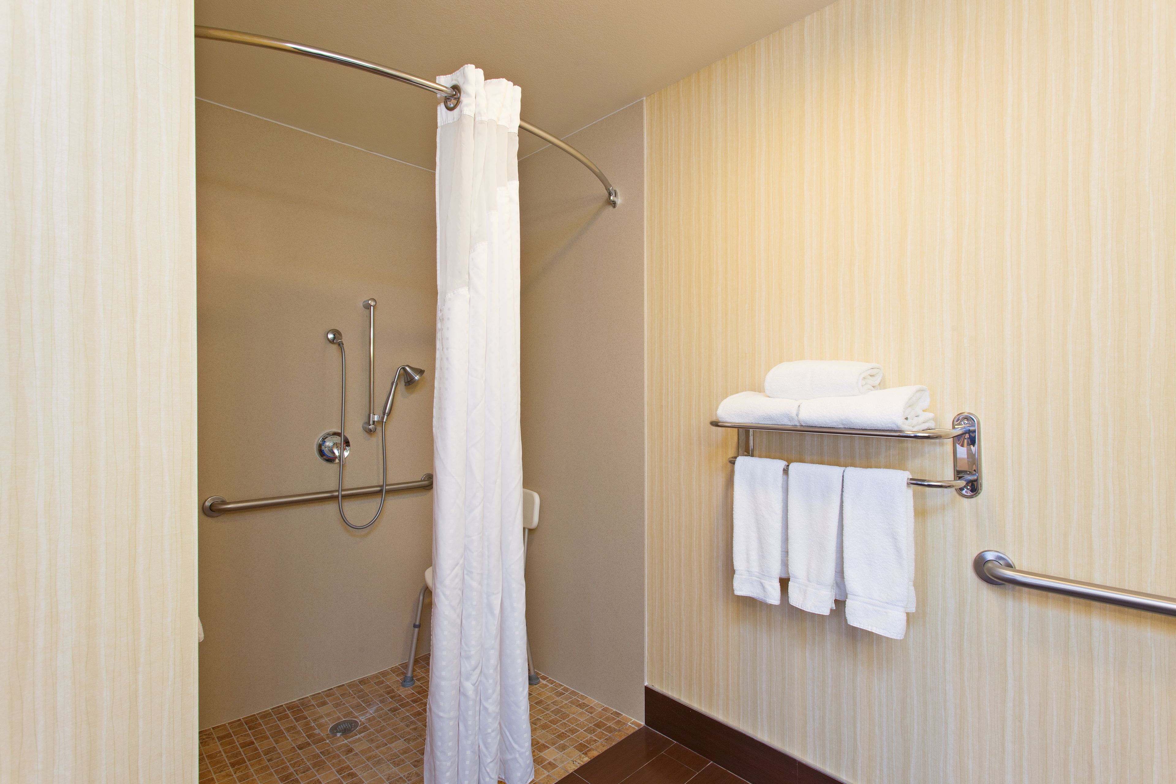 combined shower/bathtub, free toiletries, hair dryer, towels