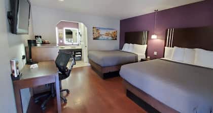 Muir Lodge Motel