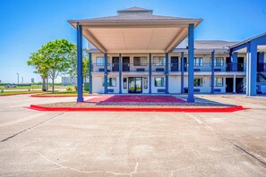 Front of property - Executive Inn Port Lavaca by OYO  (Port Lavaca)