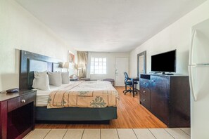 Desk, laptop workspace, iron/ironing board, free WiFi - Executive Inn Port Lavaca by OYO  (Port Lavaca)