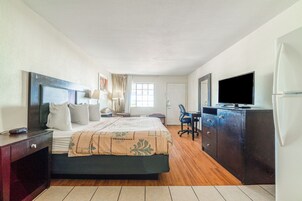 Escritorio y espacio para trabajar con laptop 