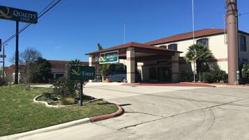 Fachada da propriedade