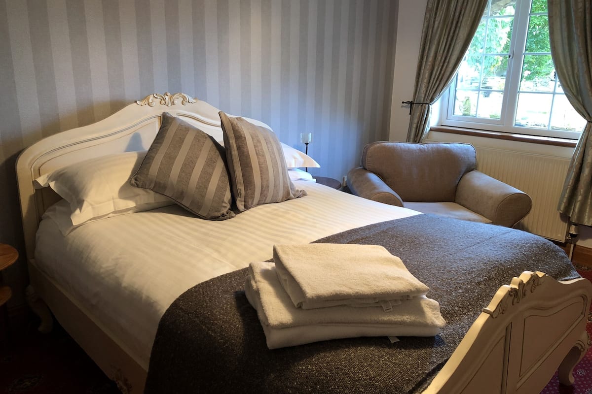 Double Room, Ensuite, Courtyard View (Dog Friendly )