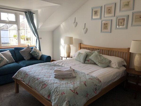 غرفة مزدوجة مريحة - بحمام داخل الغرفة - منظر للفناء