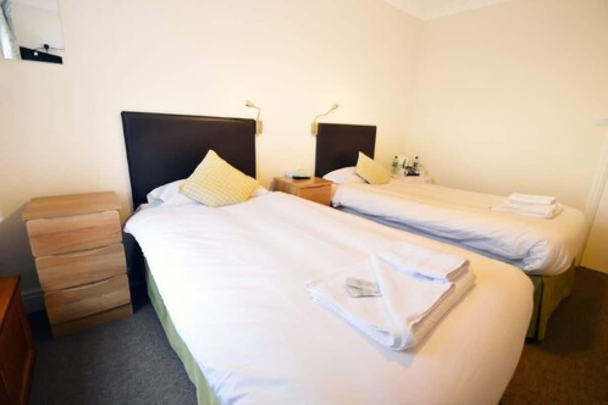 Twin Room, Shared Bathroom