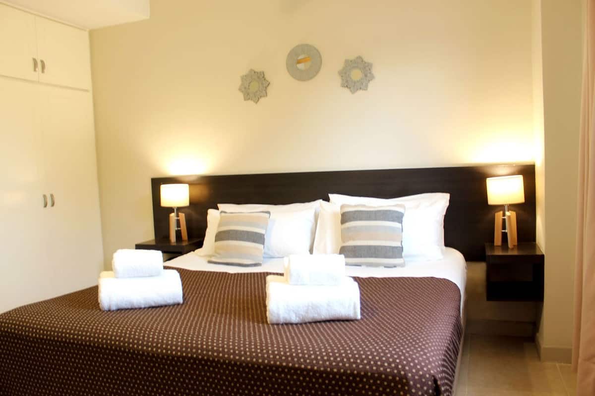 Premium bedding, down comforters, pillowtop beds, in-room safe