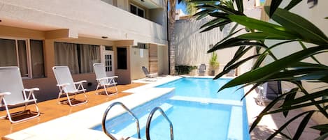 Ulkouima-allas, aurinkovarjoja