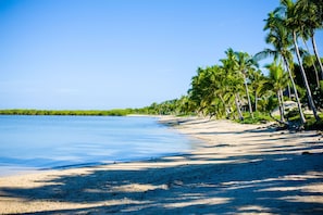 Private beach nearby, white sand, free beach cabanas, sun loungers