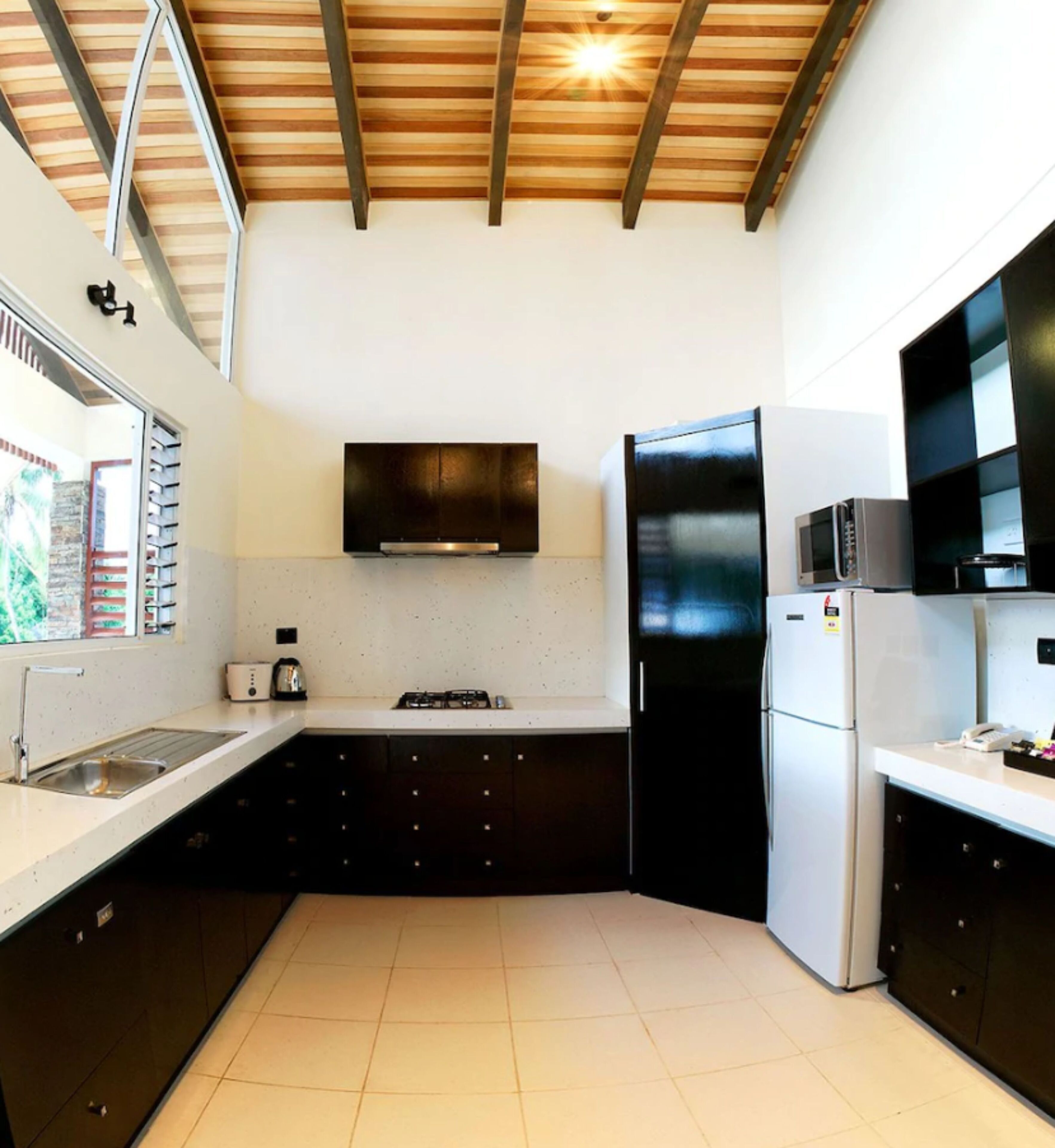 fridge, coffee/tea maker, electric kettle