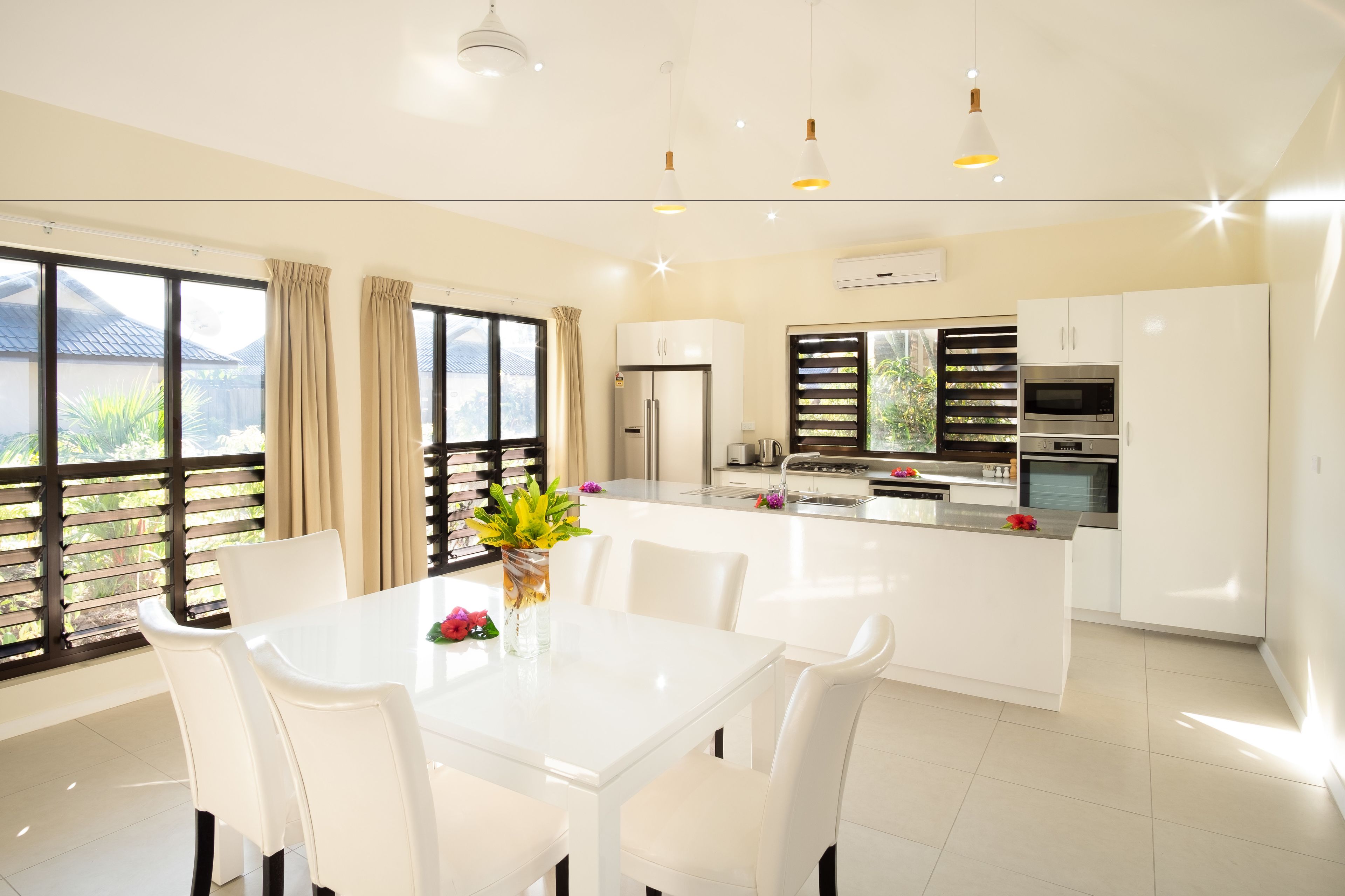 fridge, coffee/tea maker, electric kettle