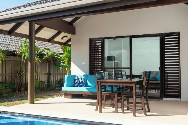 Outdoor dining | Breakfast, lunch, dinner served; seafood, beach views 