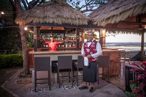 2 bars/lounges, cocktail bar - First Landing Beach Resort and Villas (Lautoka)