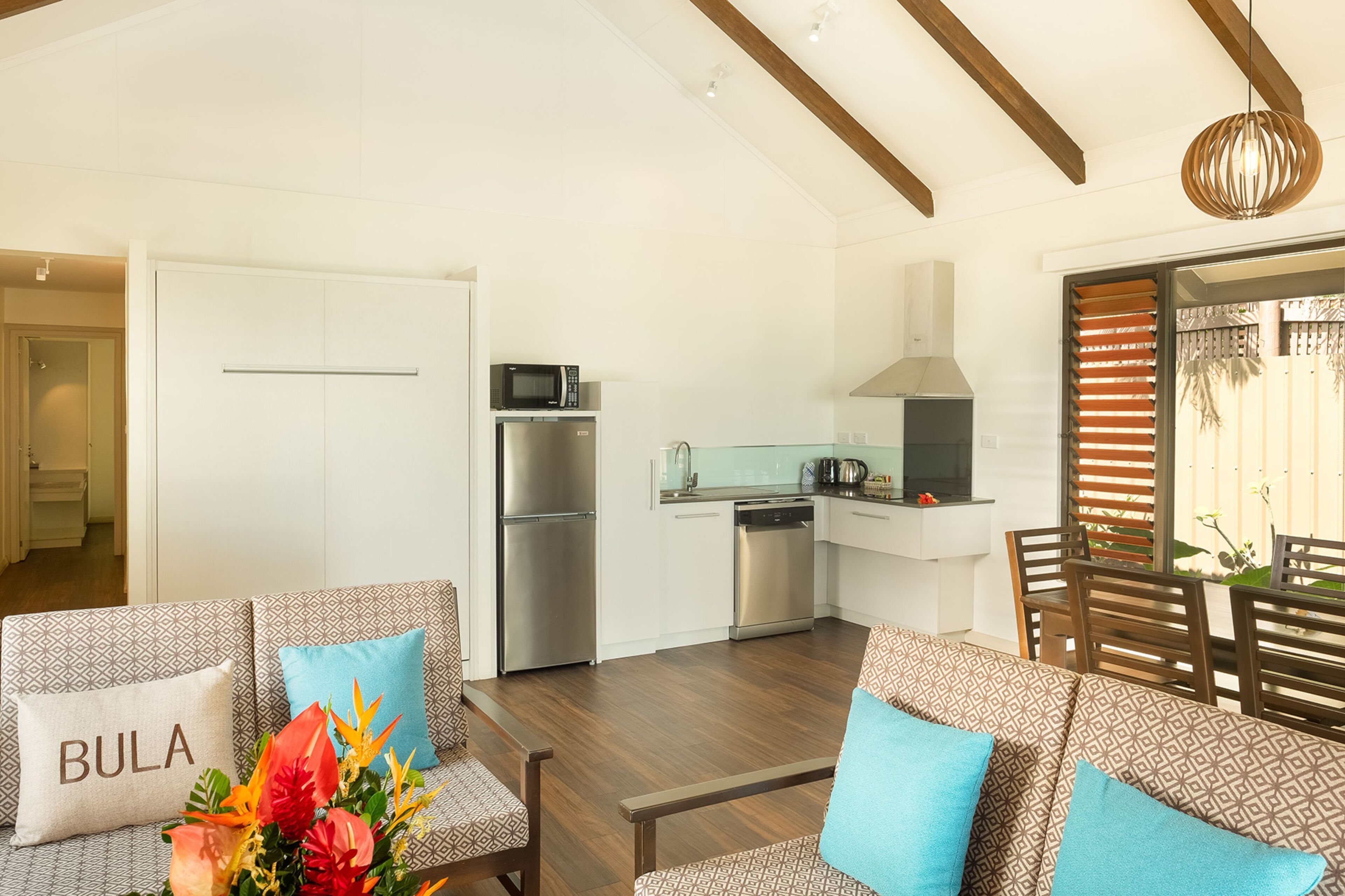 2 bedroom beachfront villa | living area