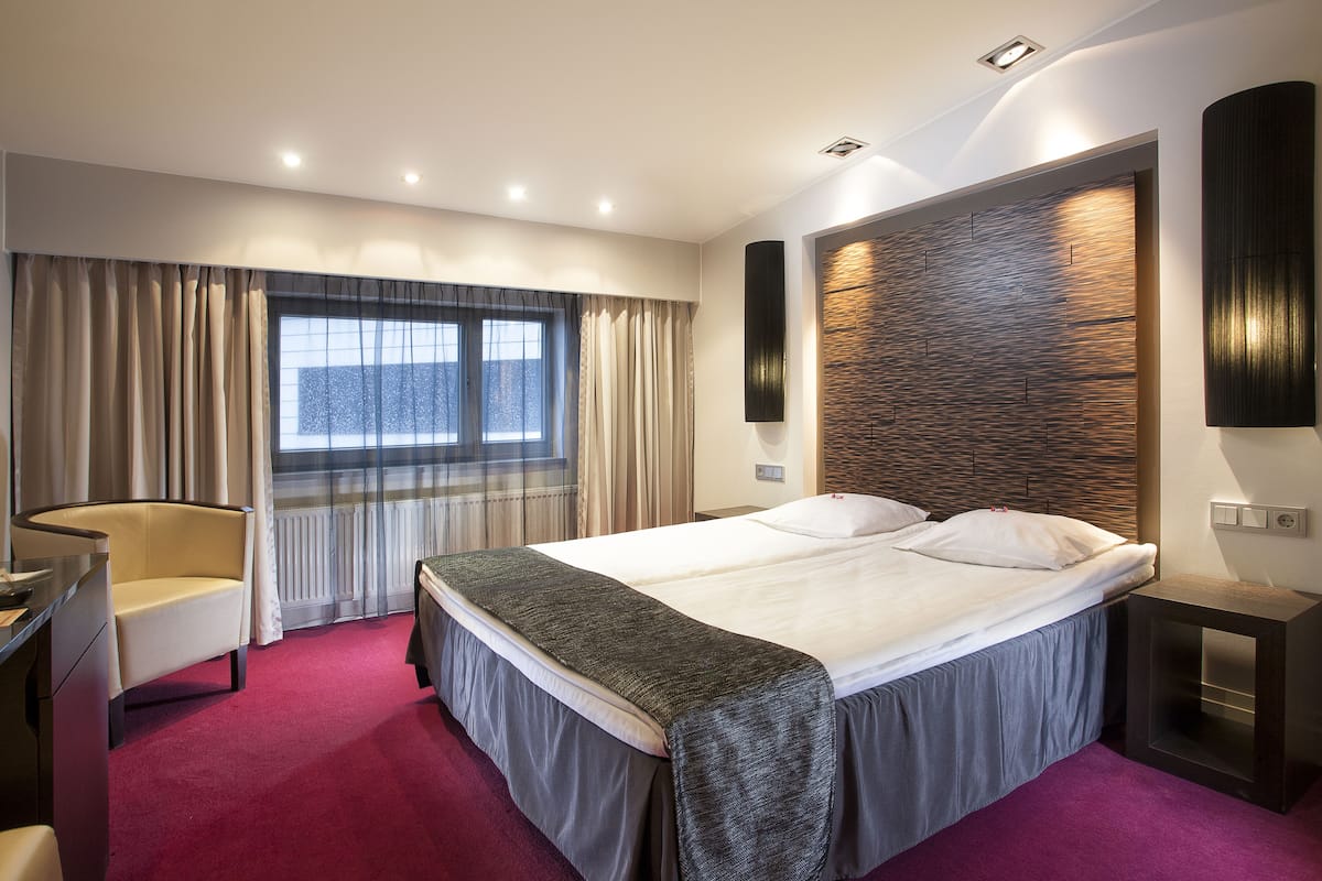 1 chambre, minibar, coffres-forts dans les chambres, bureau