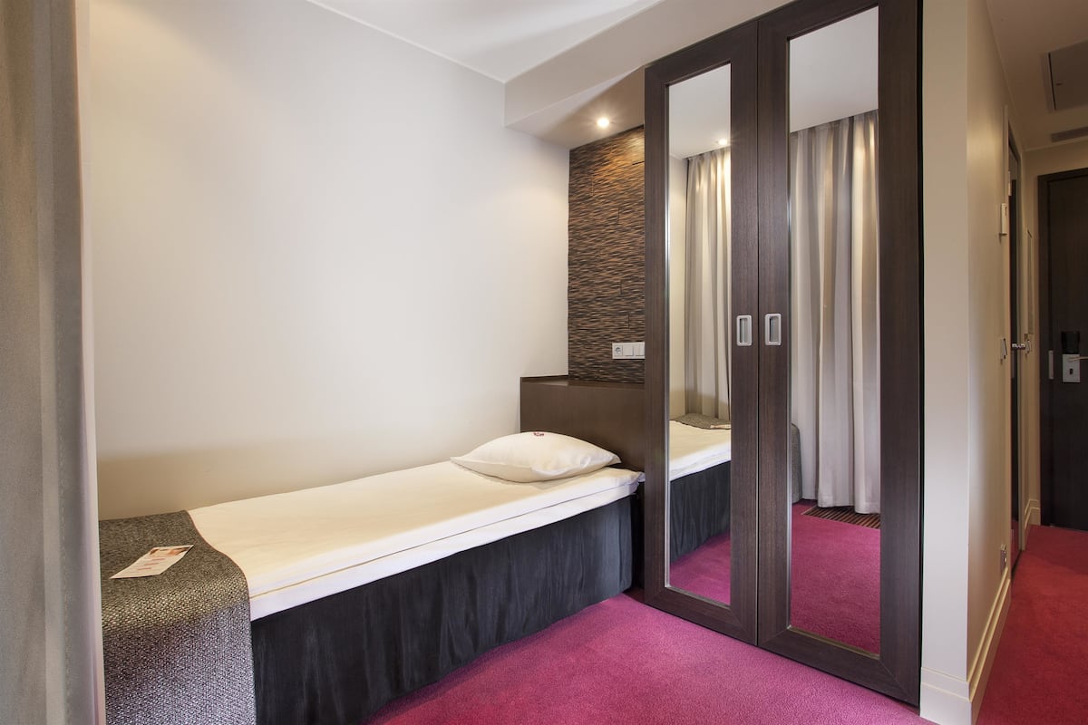 1 chambre, minibar, coffres-forts dans les chambres, bureau