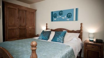 1 kamar tidur, meja kerja, kedap suara, dan tempat tidur bayi gratis