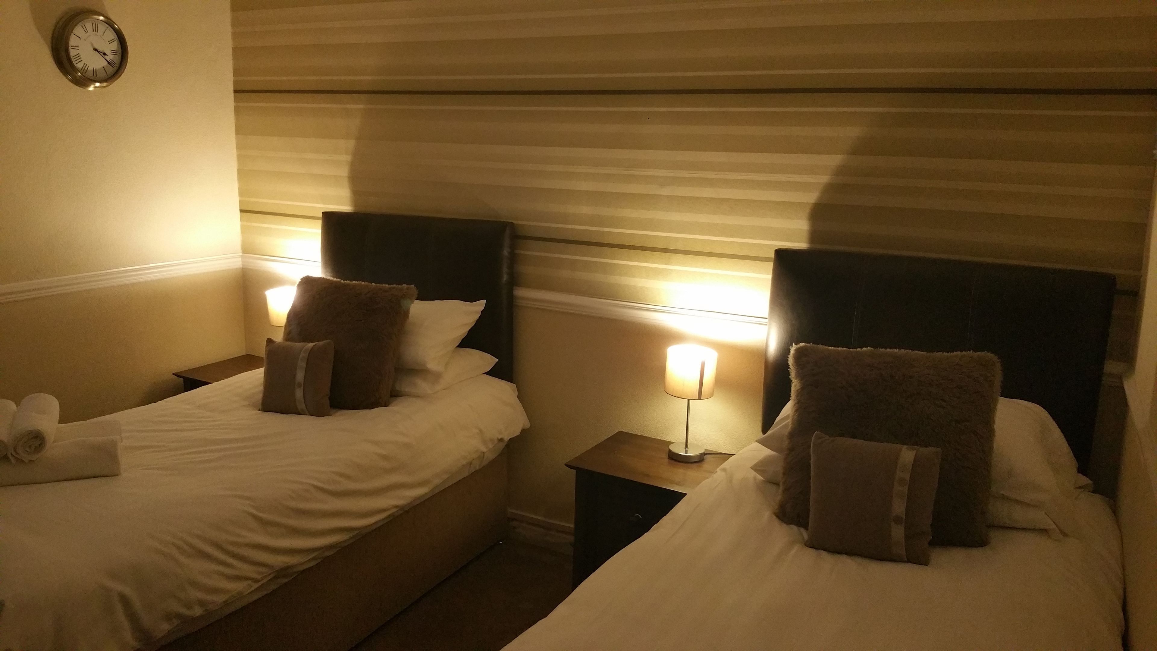 1 bedroom, desk, soundproofing, free cots/infant beds